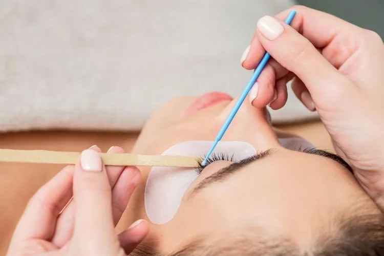 Higienização rigorosa no Studio Lolie: materiais individuais e esterilizados